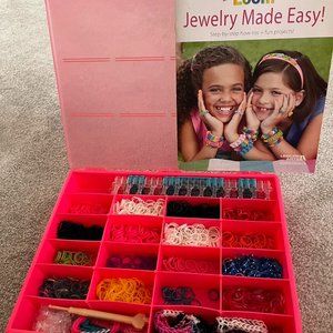 rainbow loom kit with pink carrying case and needle & tutorial book